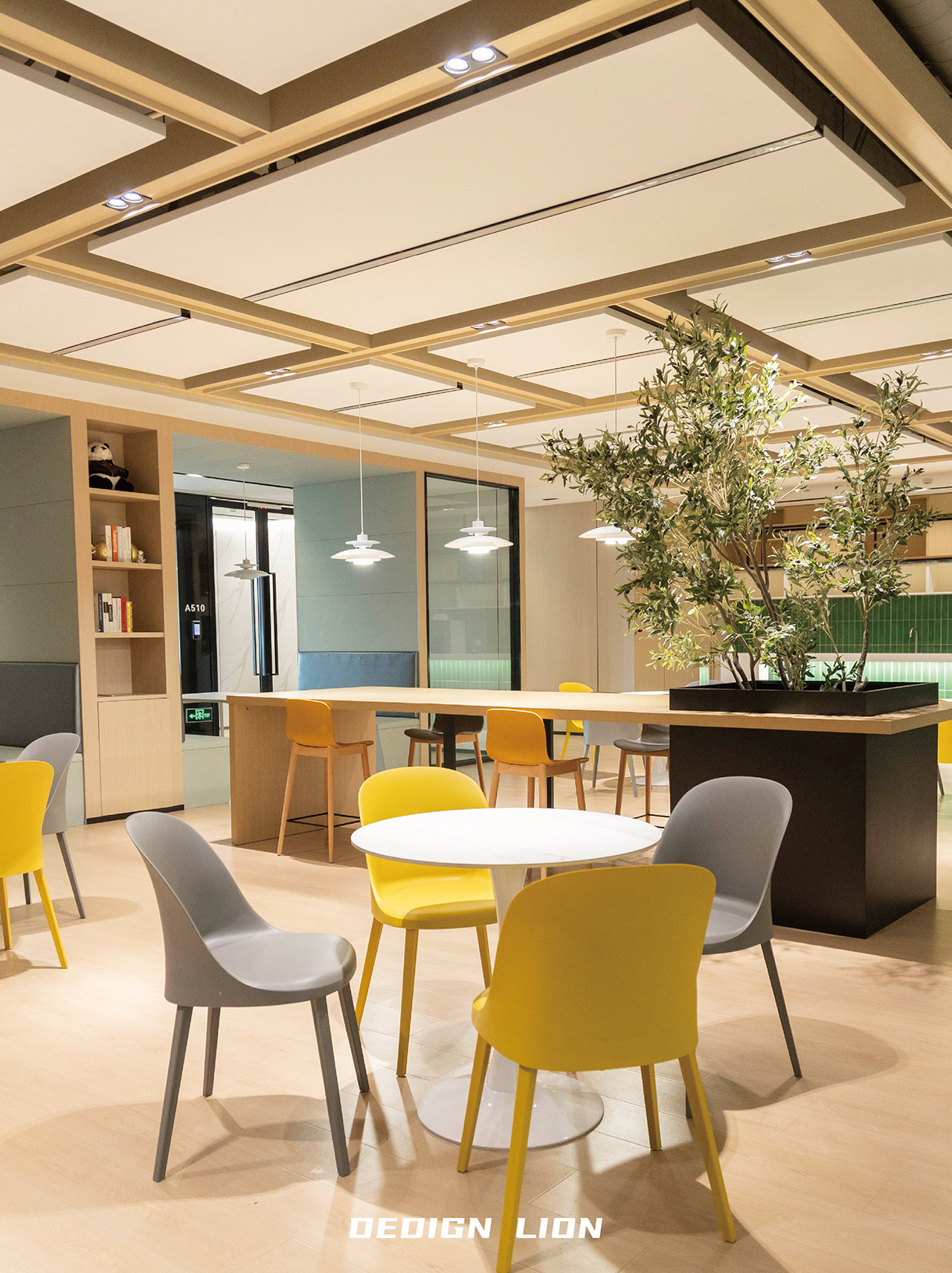 Panda Plaza Office Interior View 8